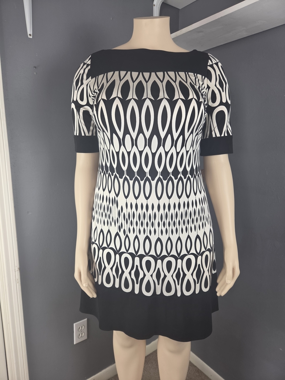 Women's Black & White Patterned Knit Dress